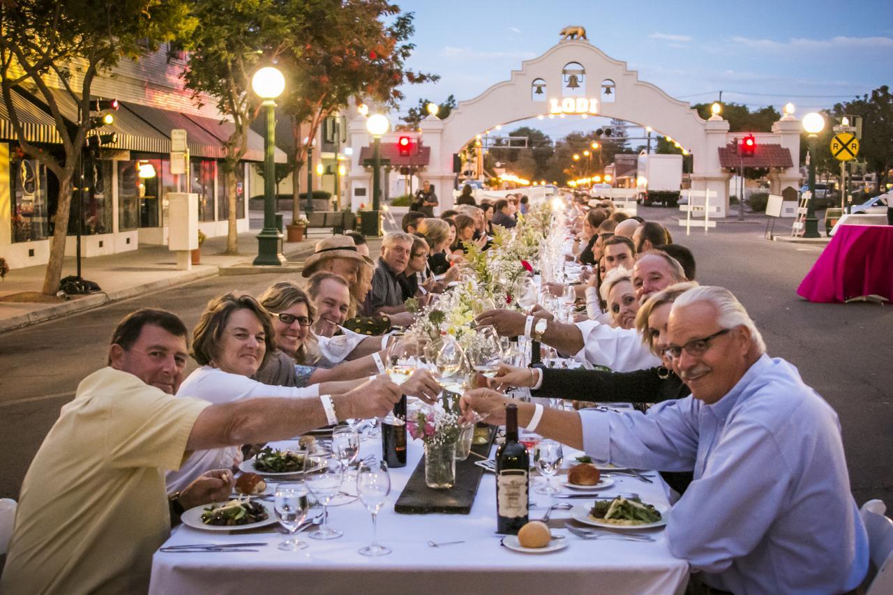 Bordeaux Inn Лоди Экстерьер фото